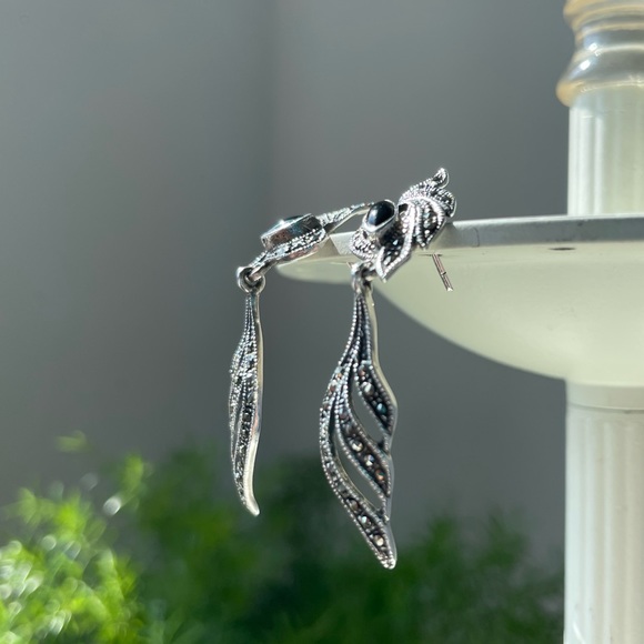 Vintage Art Deco Onyx and Marcasite Stone Sterling Silver Dangle Earrings - Picture 5 of 10